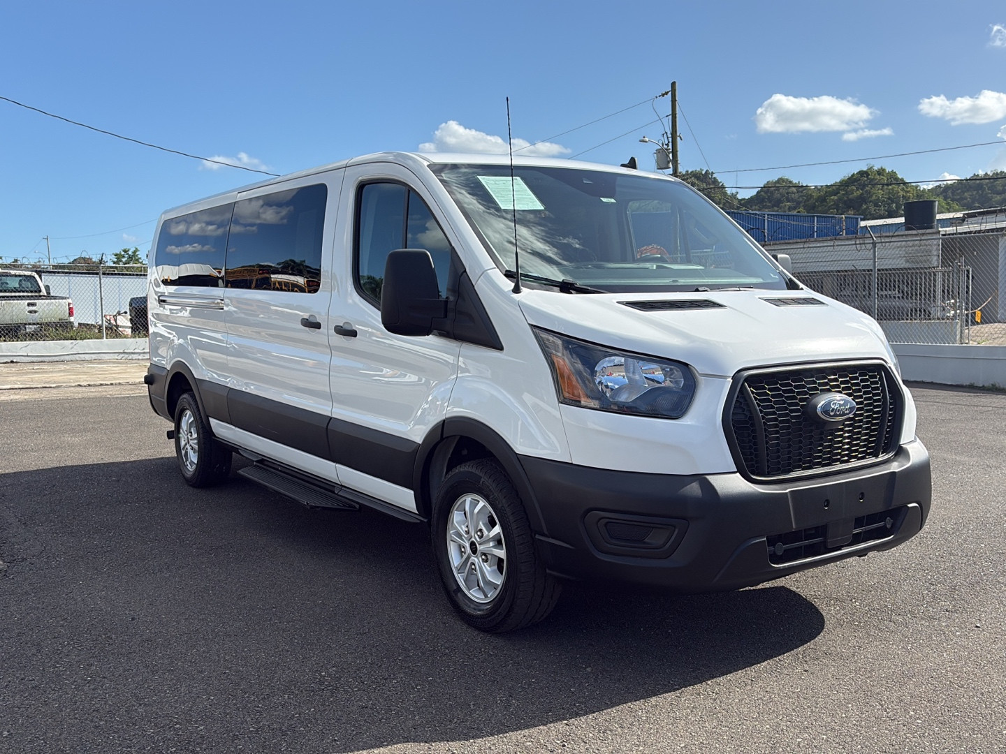 https://assets.dealerappcenter.com/dealergroups/352/vehicles/339393/tJFzw9.jpg