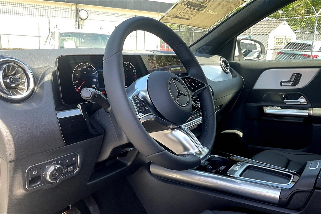 https://assets.dealerappcenter.com/dealergroups/55/vehicles/302997/4lEZY8.jpg