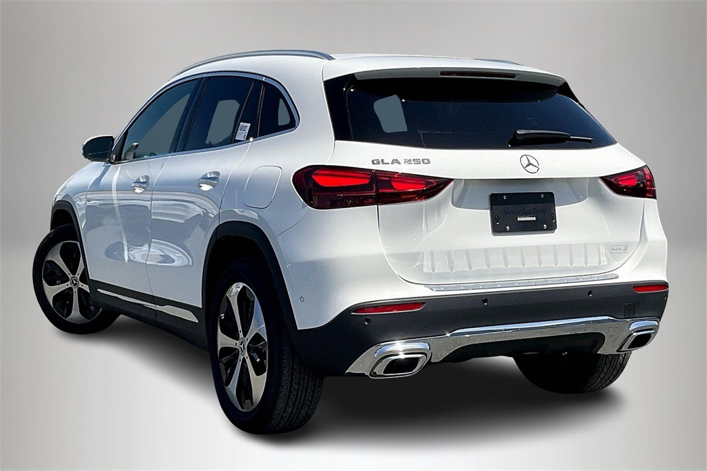 https://assets.dealerappcenter.com/dealergroups/55/vehicles/302997/Mw4bdb.jpg