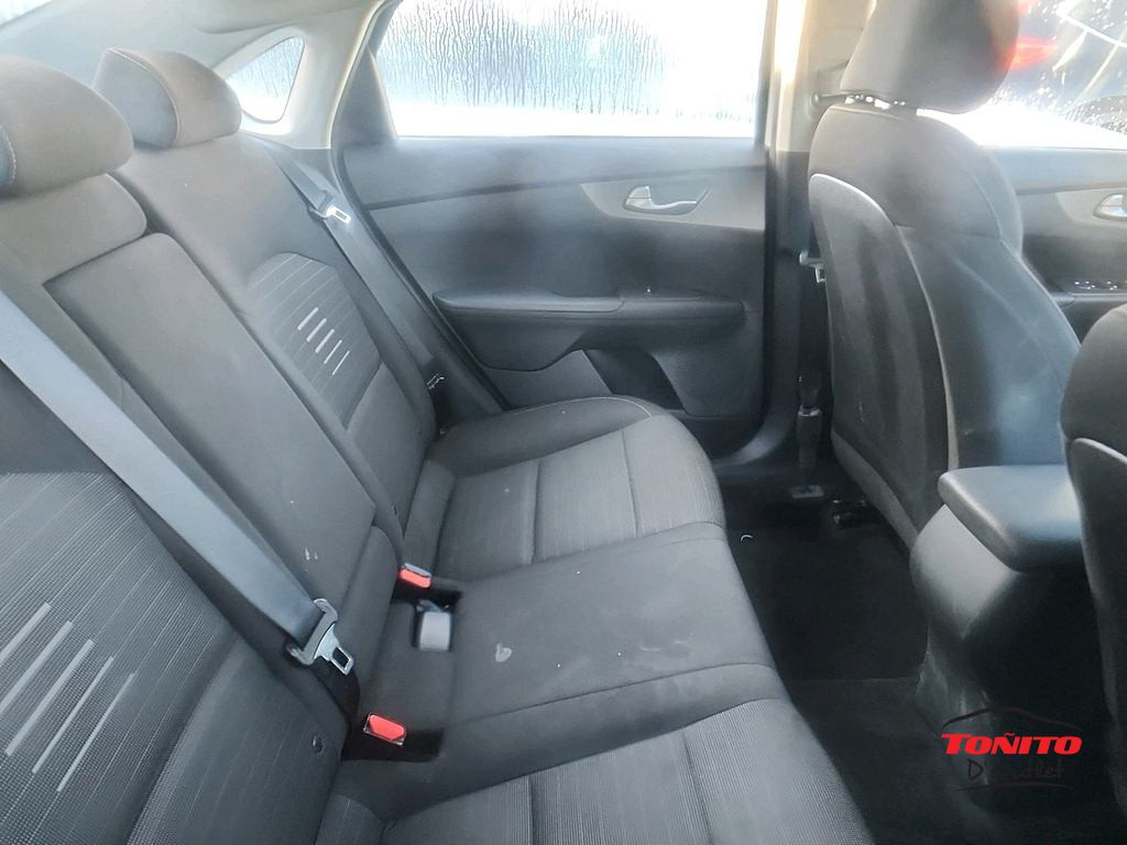 https://assets.dealerappcenter.com/dealergroups/61/vehicles/241023/lb8F7s.jpg