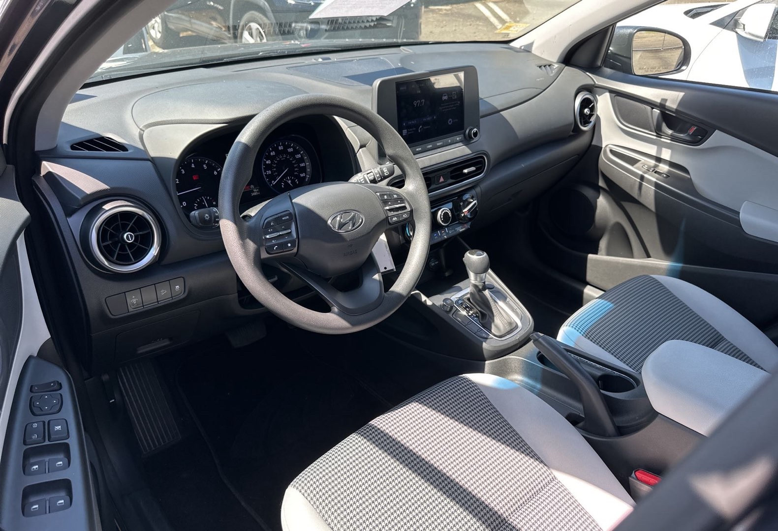 https://assets.dealerappcenter.com/dealergroups/62/vehicles/244270/ndzS9M.jpg