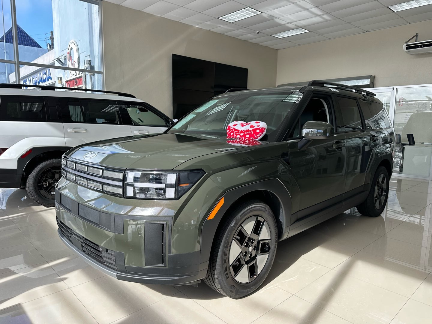 https://assets.dealerappcenter.com/dealergroups/62/vehicles/308161/1Hugsm.jpg