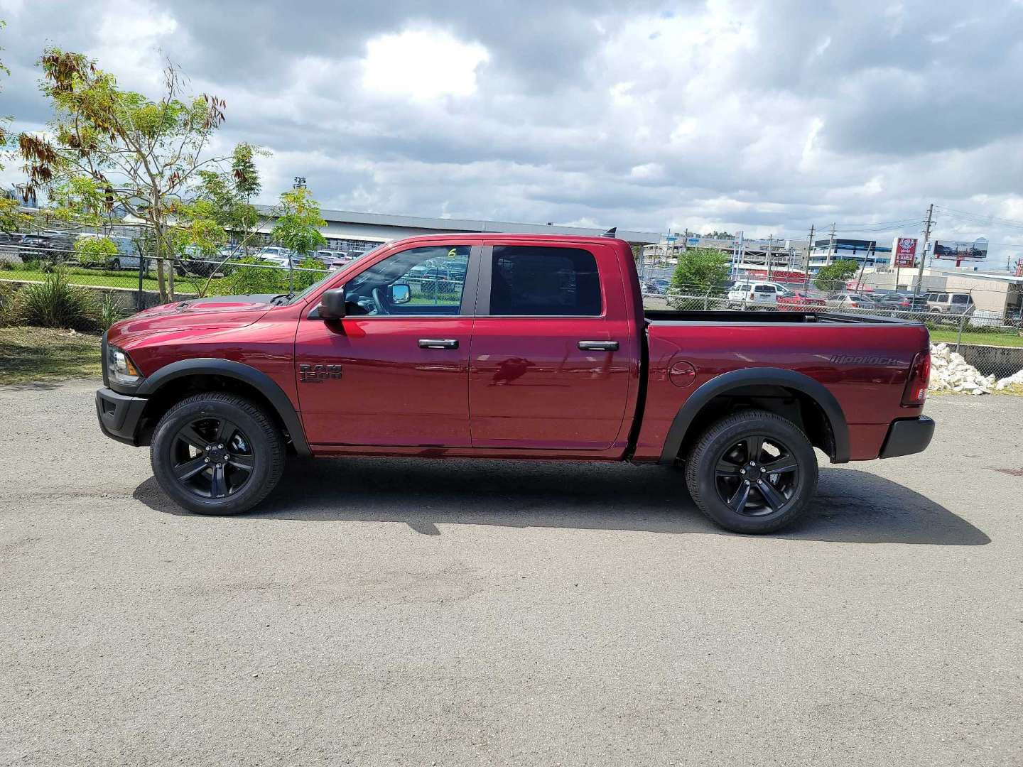 https://assets.dealerappcenter.com/dealergroups/66/vehicles/152735/3HY9Sj.JPEG