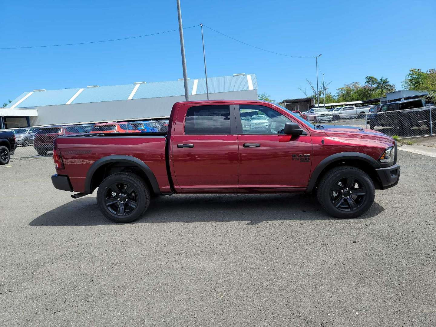 https://assets.dealerappcenter.com/dealergroups/66/vehicles/152735/OH7Fze.JPEG