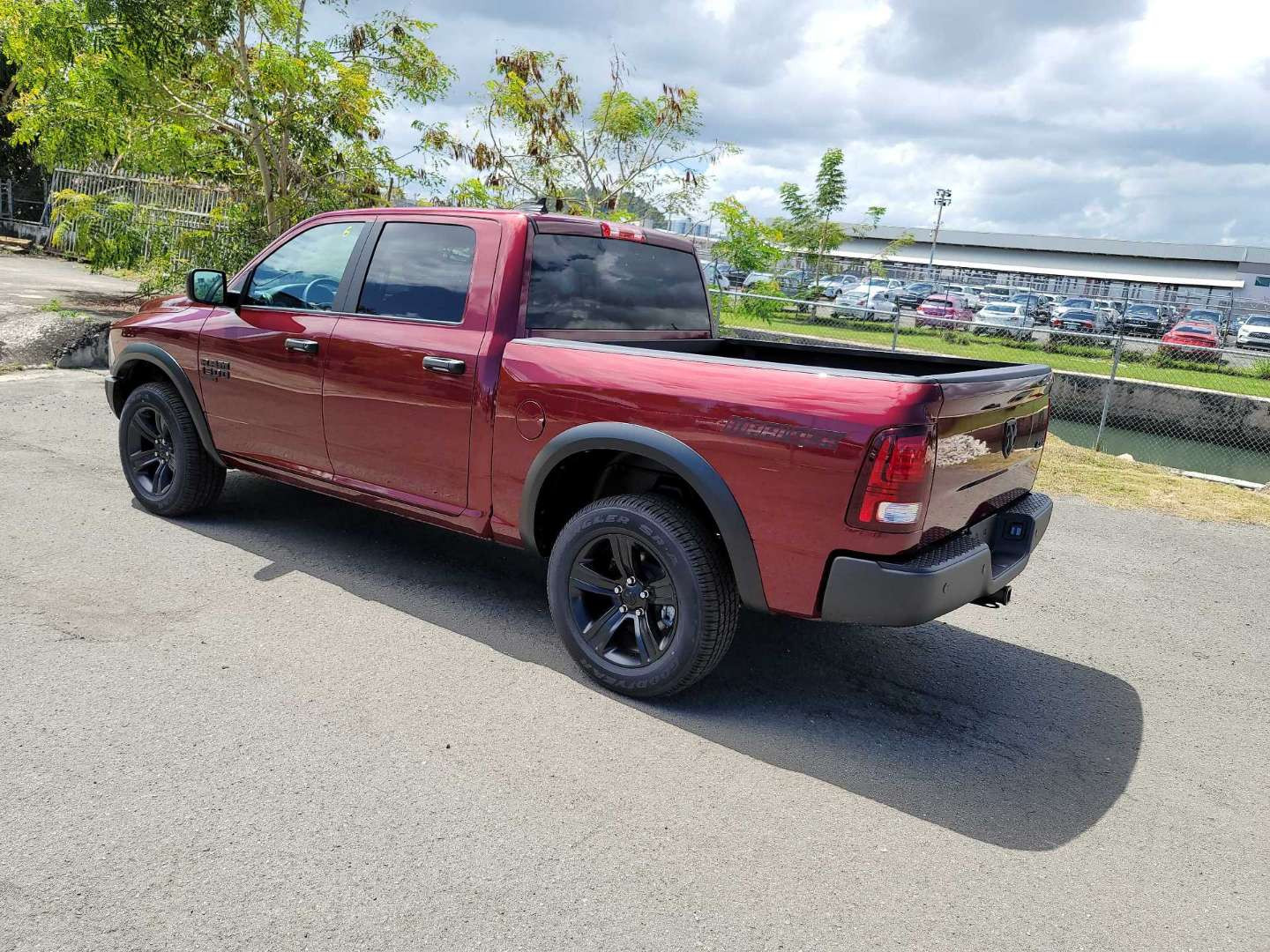 https://assets.dealerappcenter.com/dealergroups/66/vehicles/152735/kaRHkv.JPEG