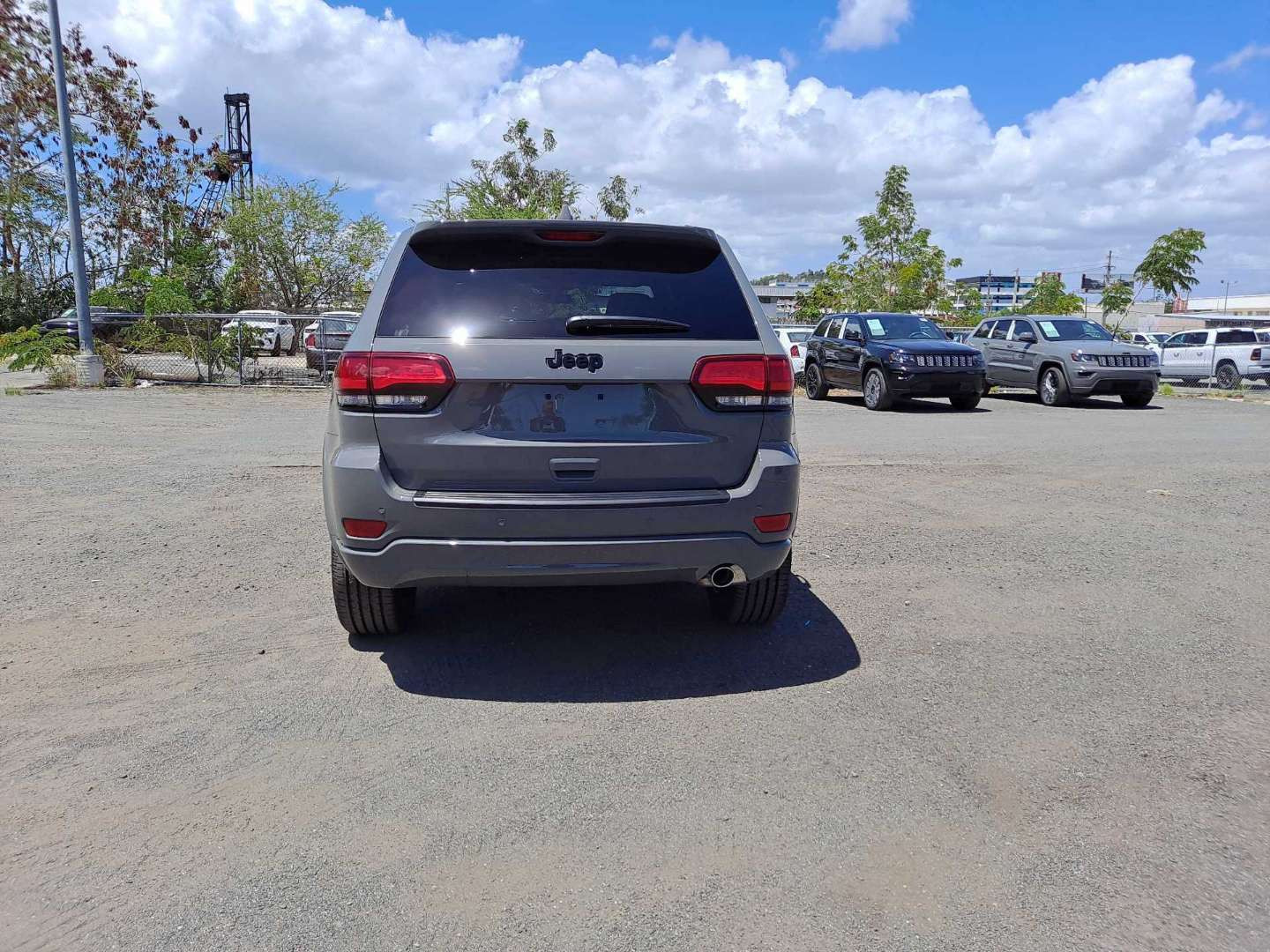 https://assets.dealerappcenter.com/dealergroups/66/vehicles/155493/wyzhnd.JPEG