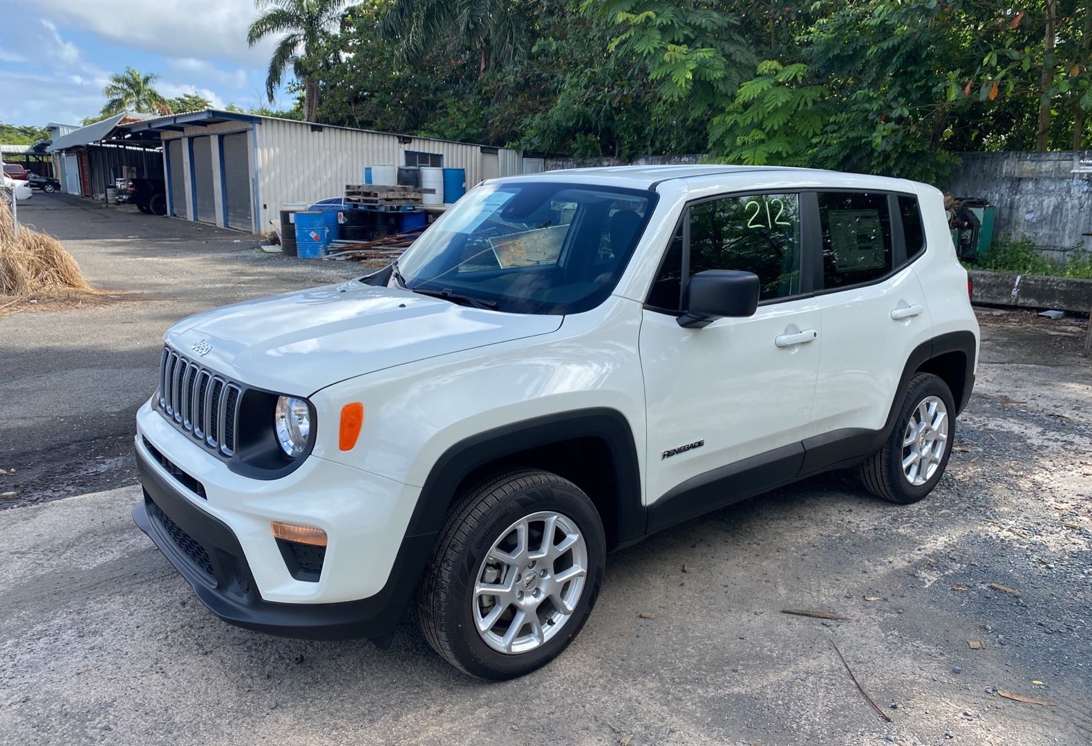 2023 Jeep Renegade Latitude's photo