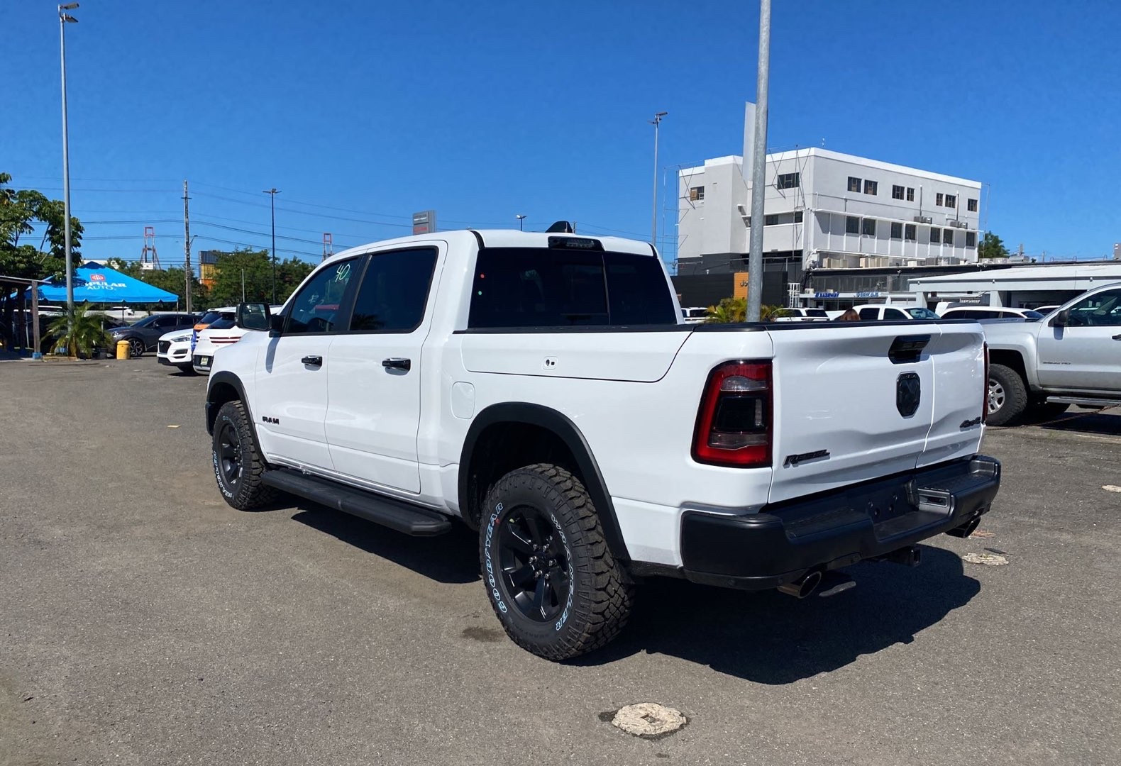 https://assets.dealerappcenter.com/dealergroups/66/vehicles/235457/9TshJv.jpg