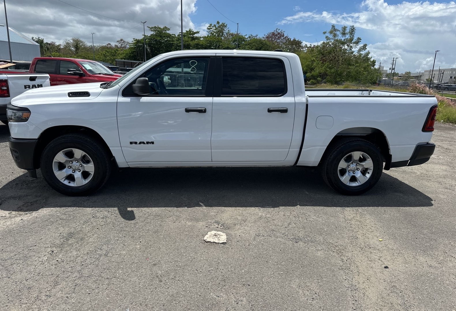 https://assets.dealerappcenter.com/dealergroups/66/vehicles/267265/eumctH.jpg