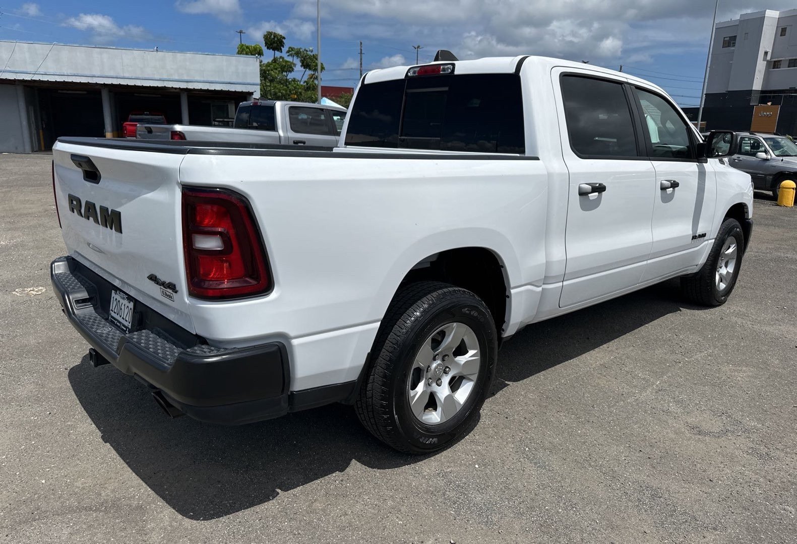 https://assets.dealerappcenter.com/dealergroups/66/vehicles/267265/jbAvip.jpg