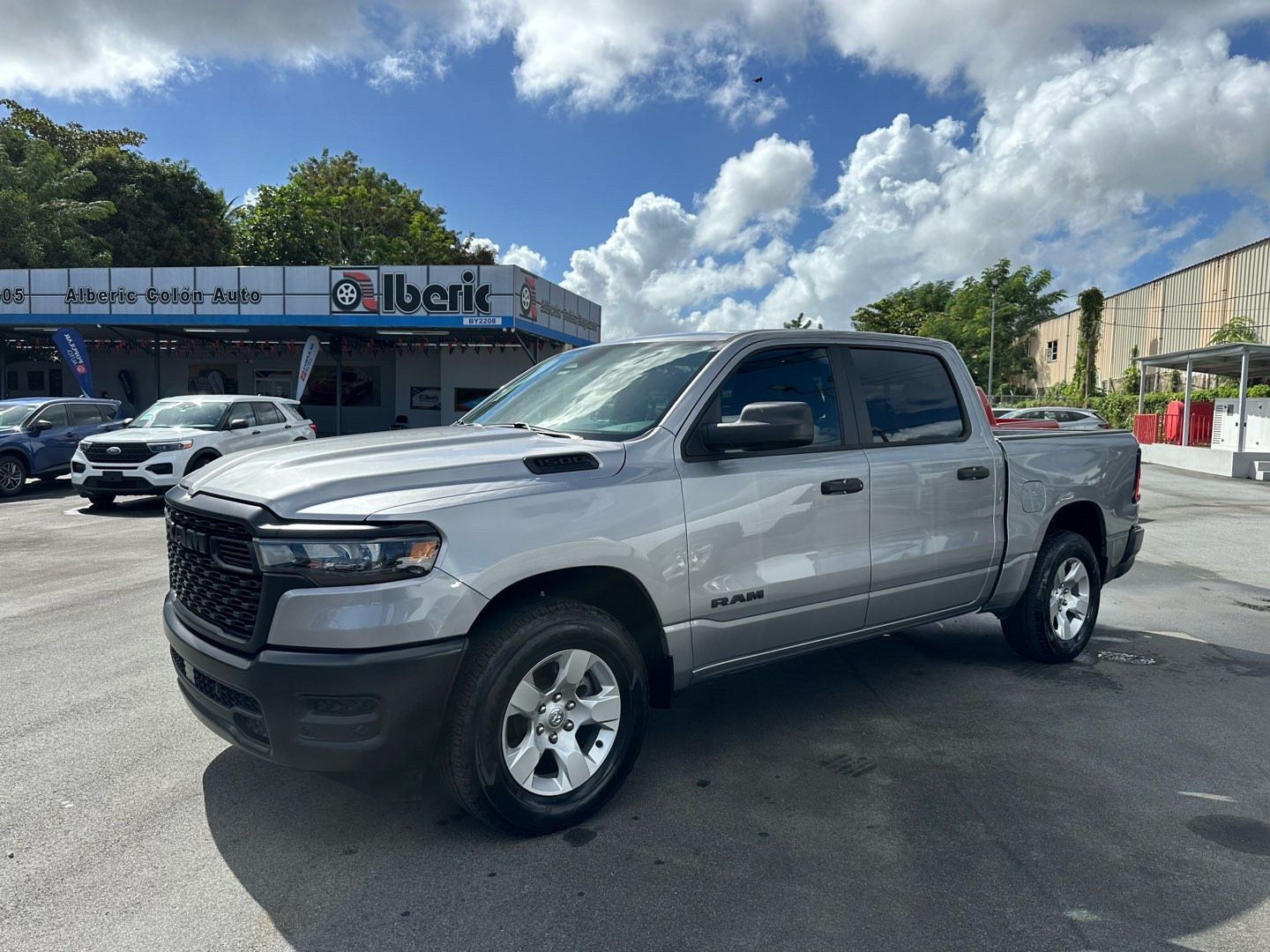 2025 RAM 1500 Tradesman 4x4 Crew Cab 5'7's photo