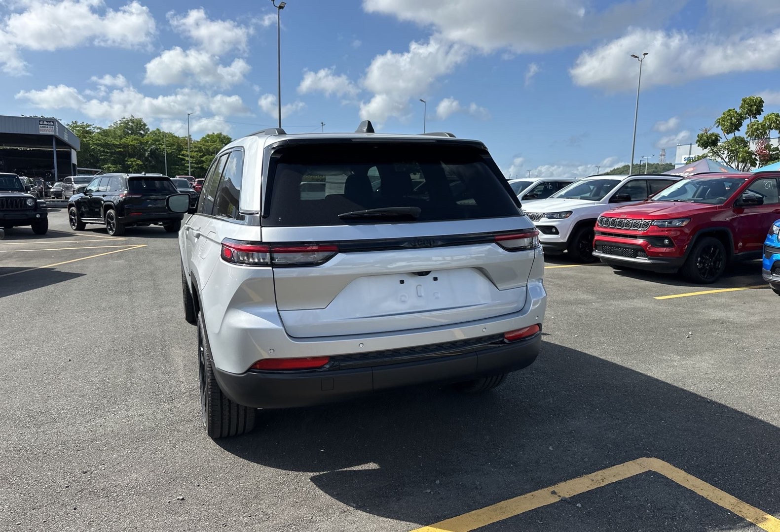 https://assets.dealerappcenter.com/dealergroups/66/vehicles/274373/V3CzAb.jpg
