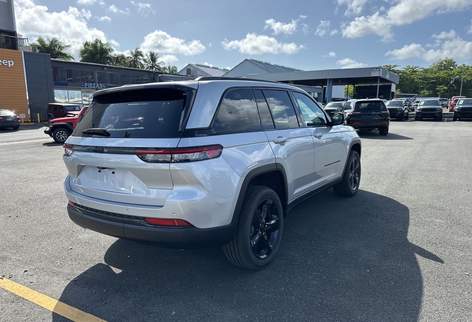 https://assets.dealerappcenter.com/dealergroups/66/vehicles/274373/uOgonr.jpg