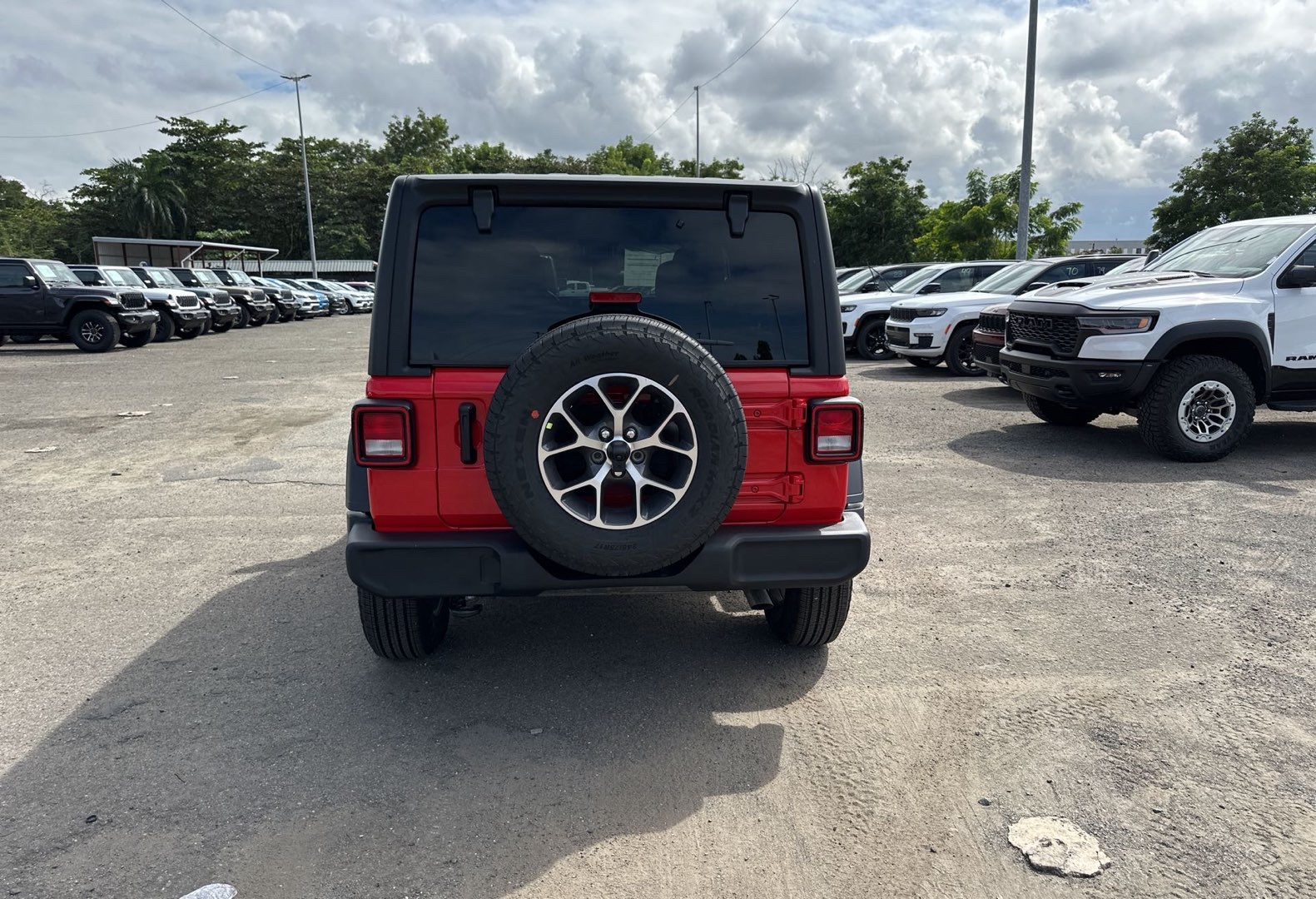 https://assets.dealerappcenter.com/dealergroups/66/vehicles/274547/DbzDJv.jpg