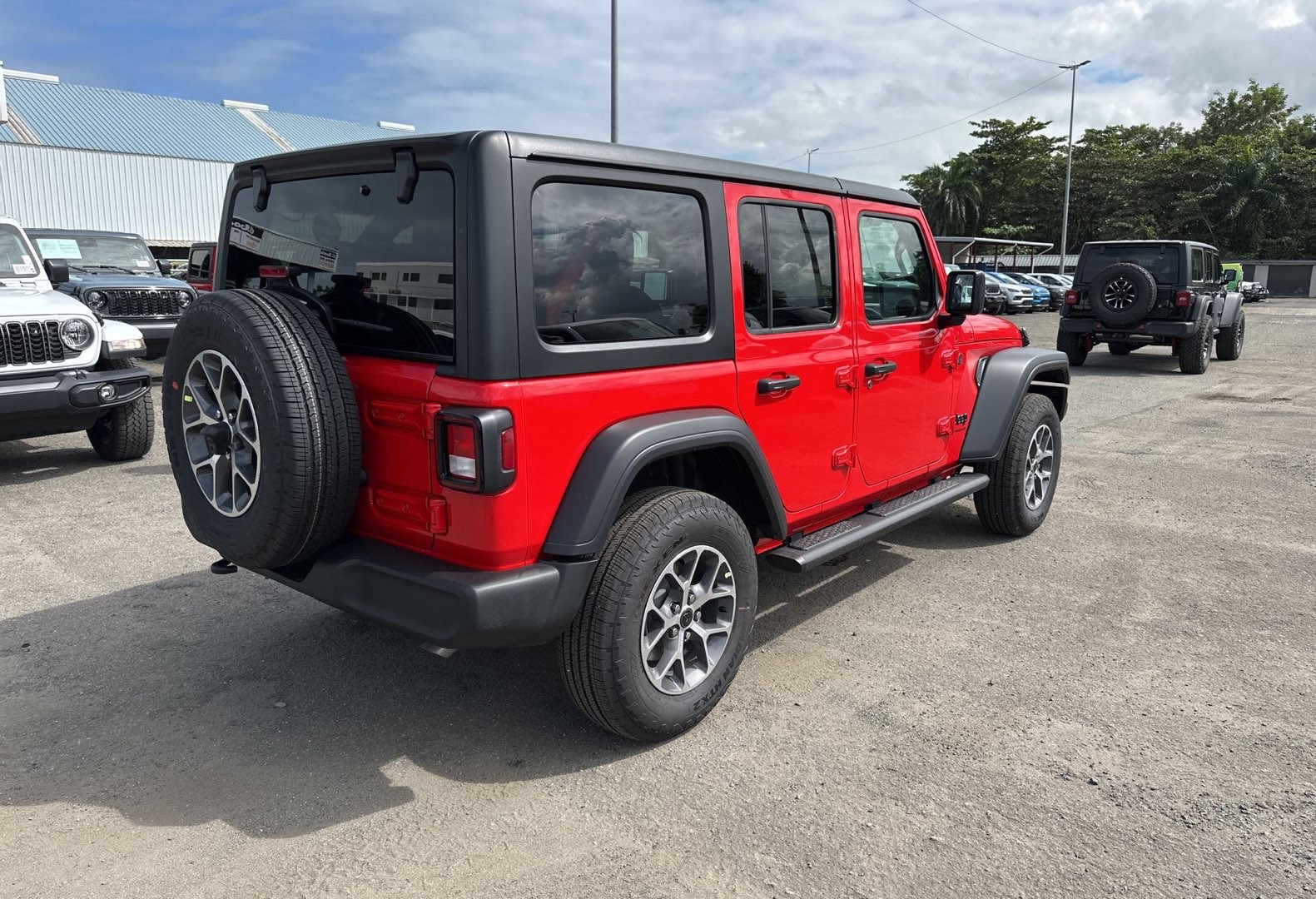 https://assets.dealerappcenter.com/dealergroups/66/vehicles/274547/hXaYo5.jpg