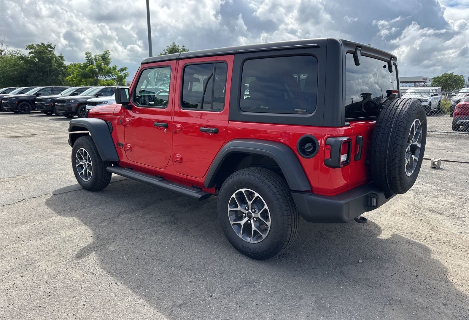 https://assets.dealerappcenter.com/dealergroups/66/vehicles/274547/joc0rF.jpg