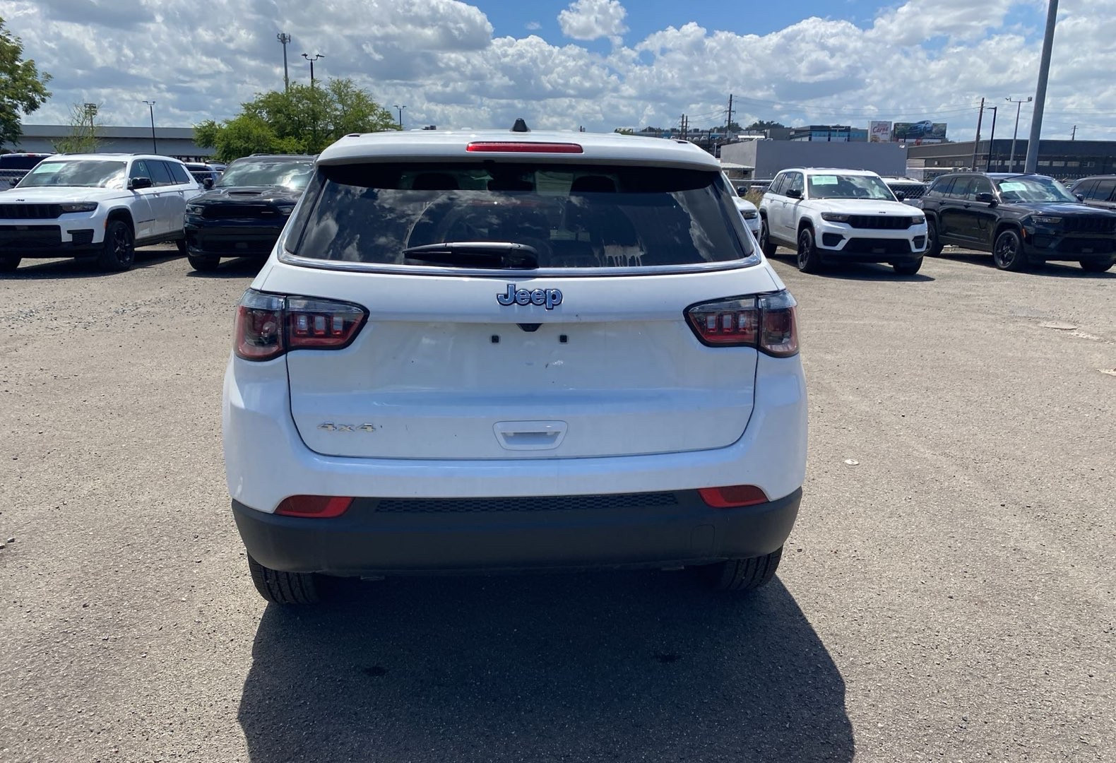 https://assets.dealerappcenter.com/dealergroups/66/vehicles/276333/7repNf.jpg