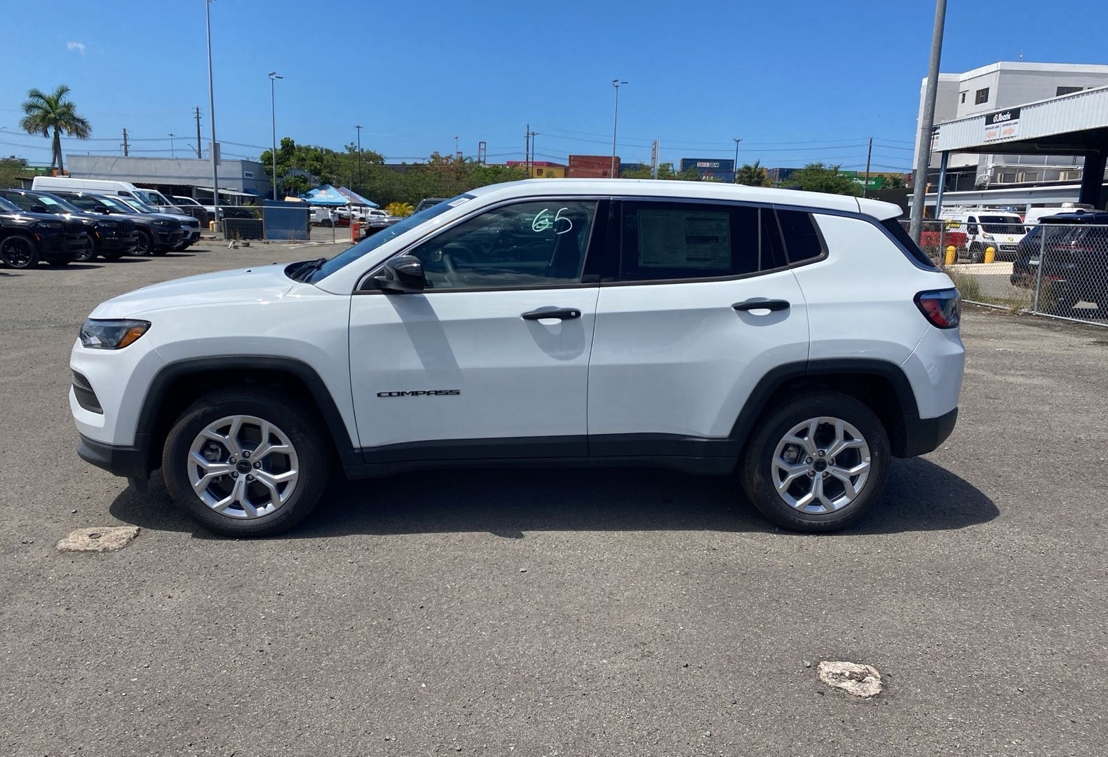 https://assets.dealerappcenter.com/dealergroups/66/vehicles/276333/Urov2h.jpg