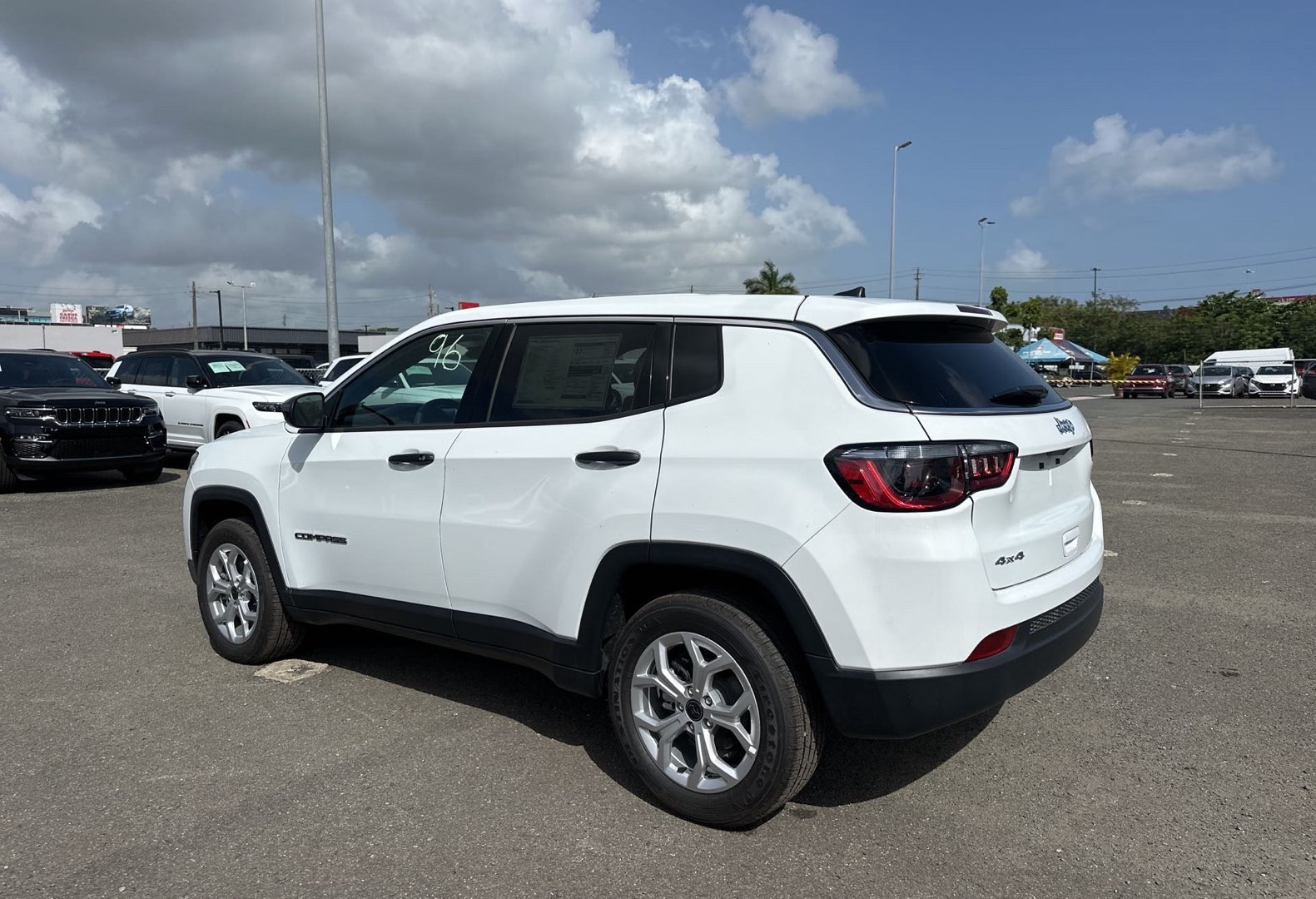 https://assets.dealerappcenter.com/dealergroups/66/vehicles/276335/ZSMD4M.jpg