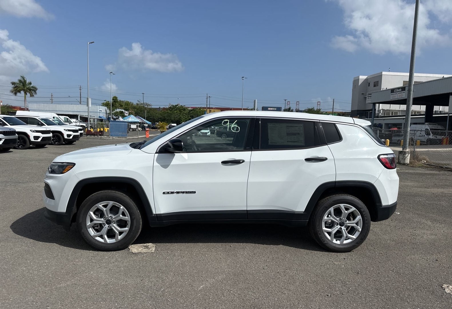 https://assets.dealerappcenter.com/dealergroups/66/vehicles/276335/m5AVOW.jpg