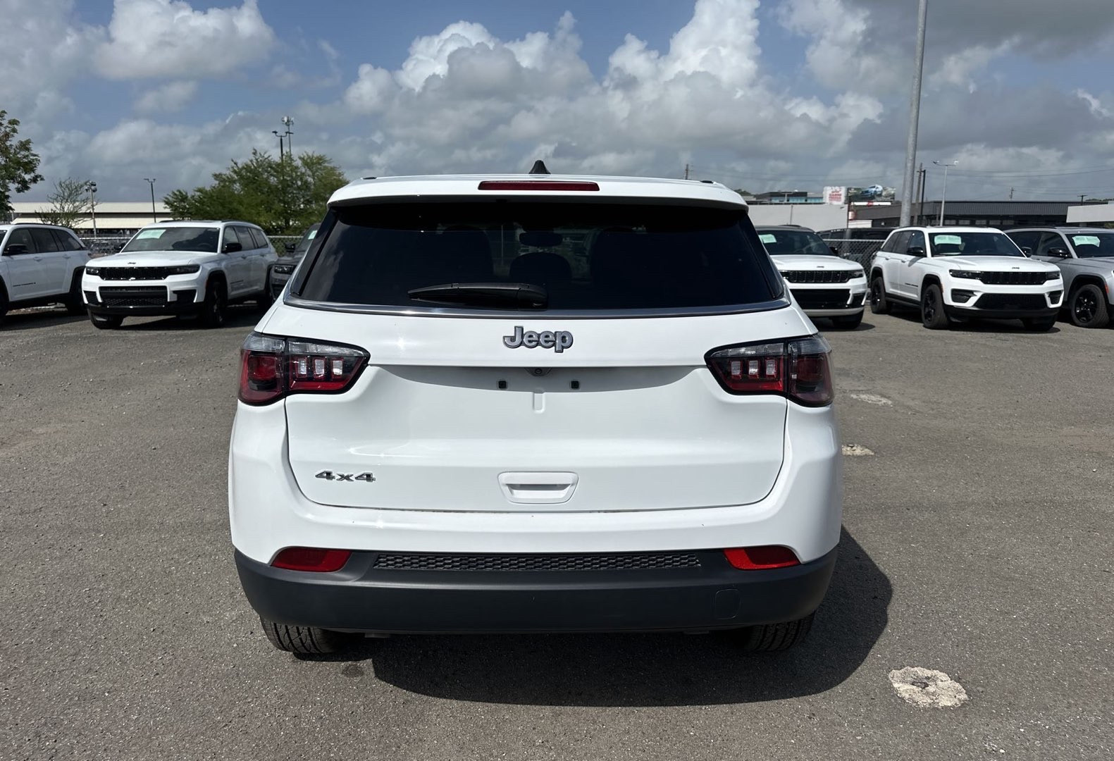 https://assets.dealerappcenter.com/dealergroups/66/vehicles/276335/q3WcBX.jpg