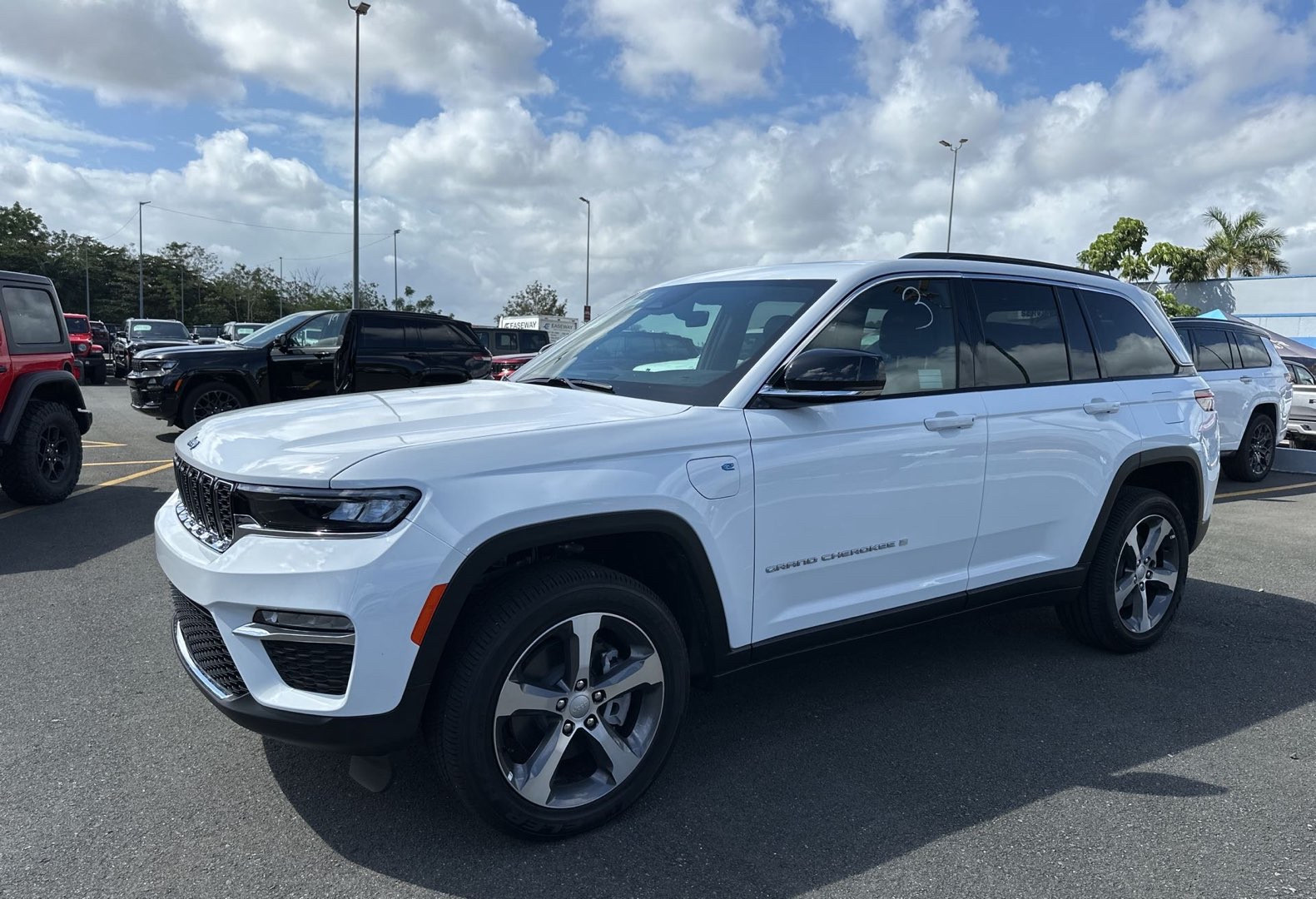 https://assets.dealerappcenter.com/dealergroups/66/vehicles/280287/DAHspV.jpg