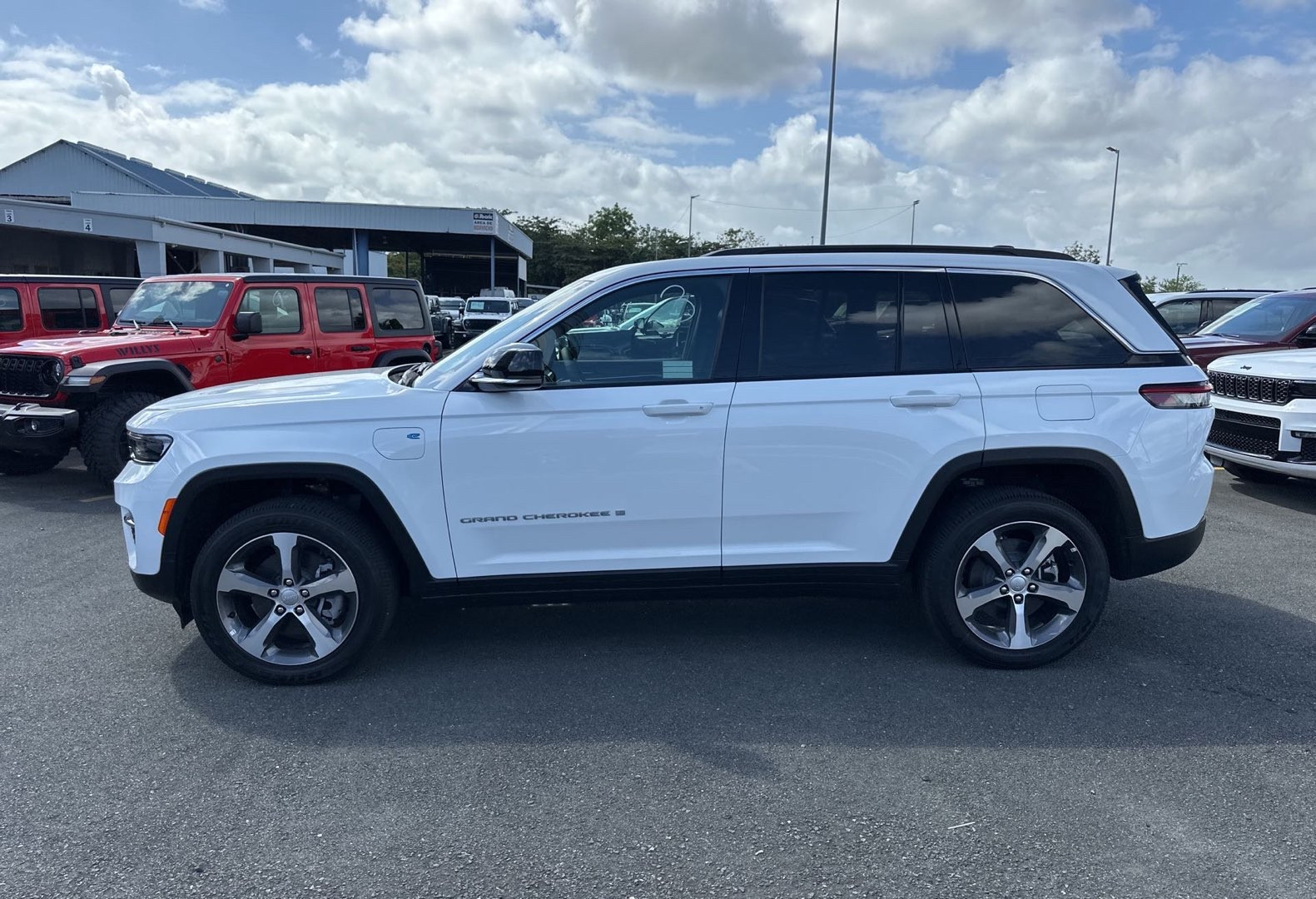 https://assets.dealerappcenter.com/dealergroups/66/vehicles/280287/OfcN0M.jpg