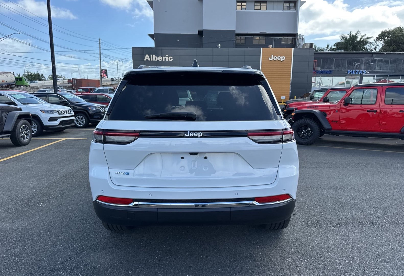 https://assets.dealerappcenter.com/dealergroups/66/vehicles/280287/VxItsN.jpg