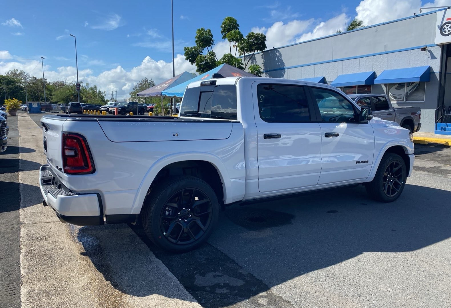 https://assets.dealerappcenter.com/dealergroups/66/vehicles/281493/OFbrY7.jpg