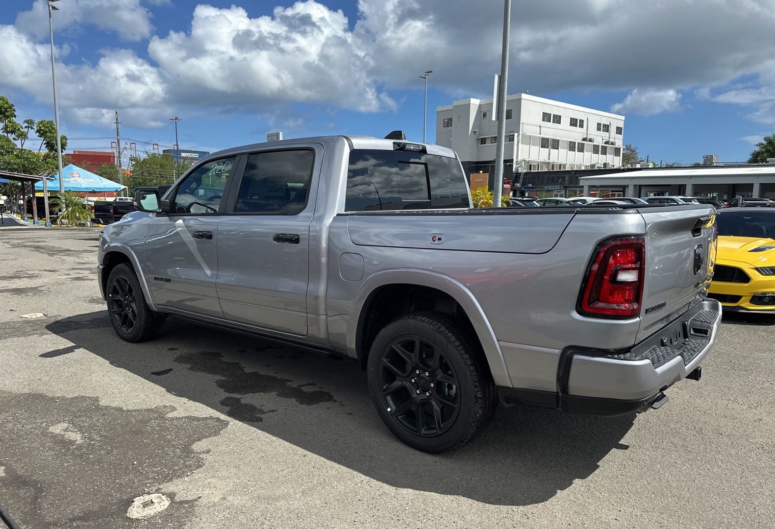 https://assets.dealerappcenter.com/dealergroups/66/vehicles/281708/WC6eHG.jpg