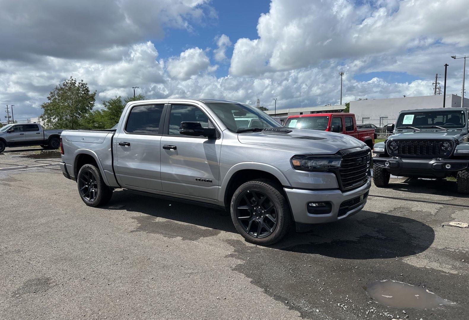 https://assets.dealerappcenter.com/dealergroups/66/vehicles/281708/oulbgl.jpg