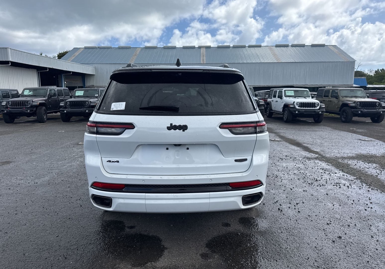 https://assets.dealerappcenter.com/dealergroups/66/vehicles/282616/692P50.jpg