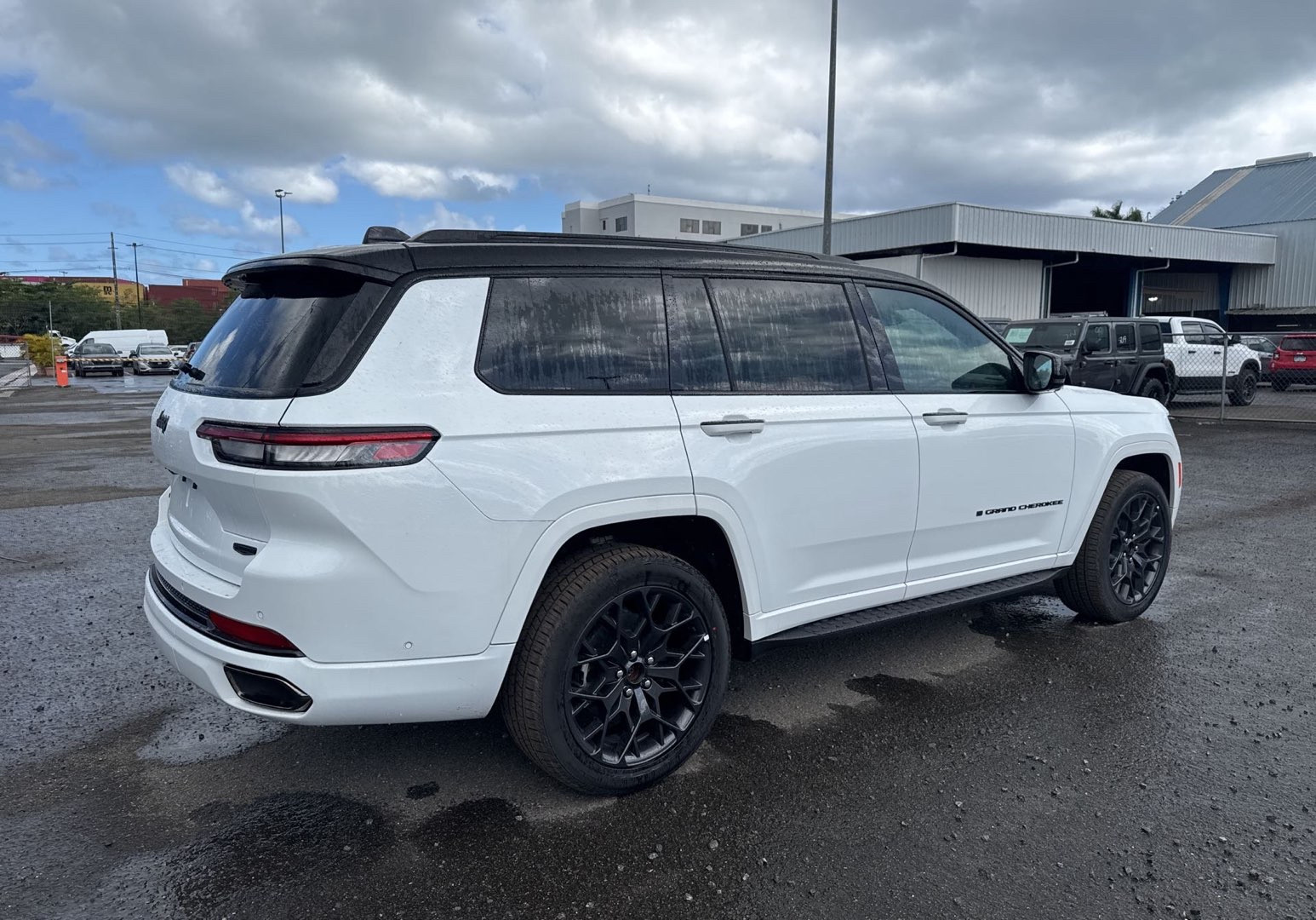 https://assets.dealerappcenter.com/dealergroups/66/vehicles/282616/rcZQGs.jpg