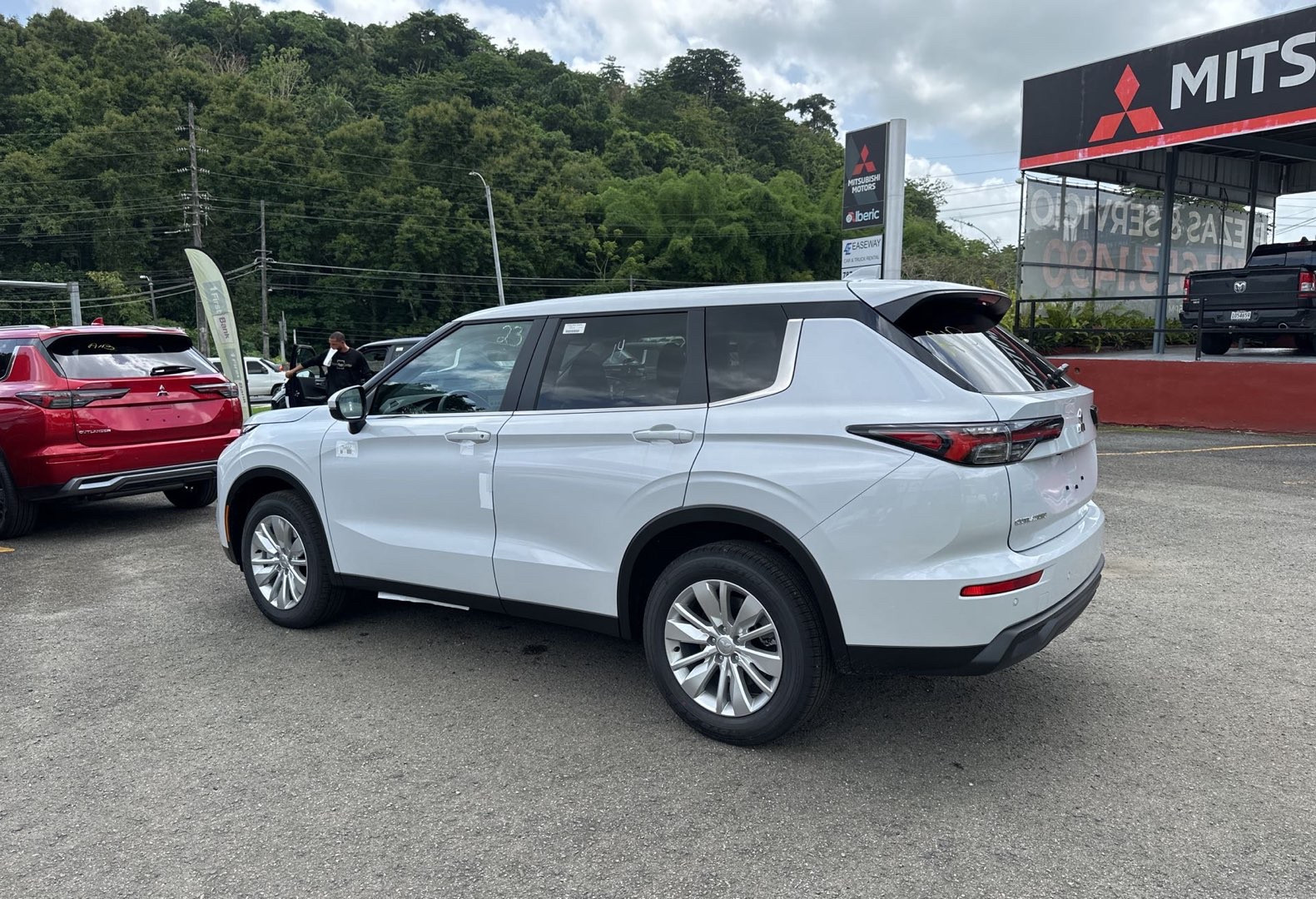 https://assets.dealerappcenter.com/dealergroups/66/vehicles/289388/OSBf90.jpg