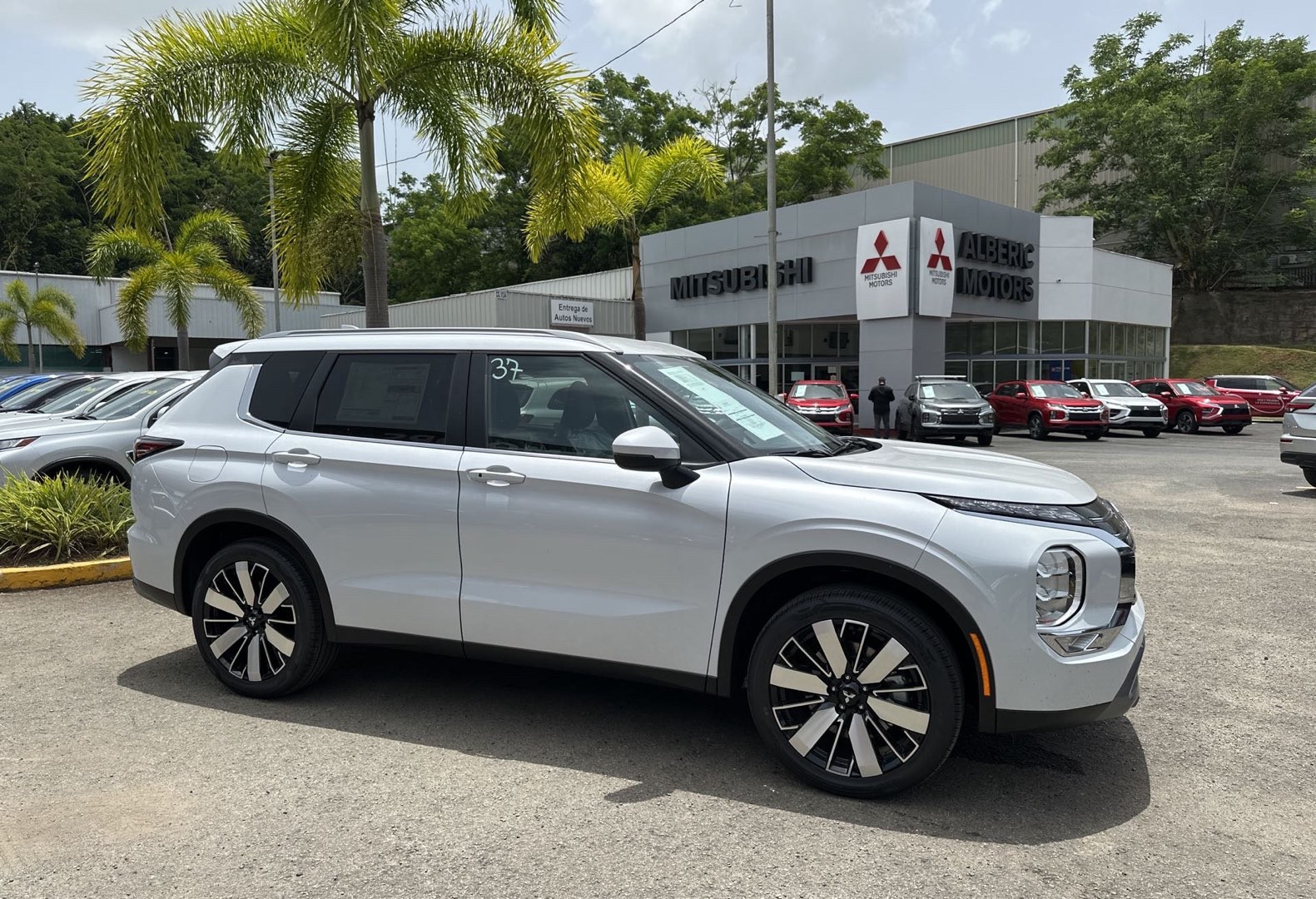 https://assets.dealerappcenter.com/dealergroups/66/vehicles/289398/B06CgV.jpg