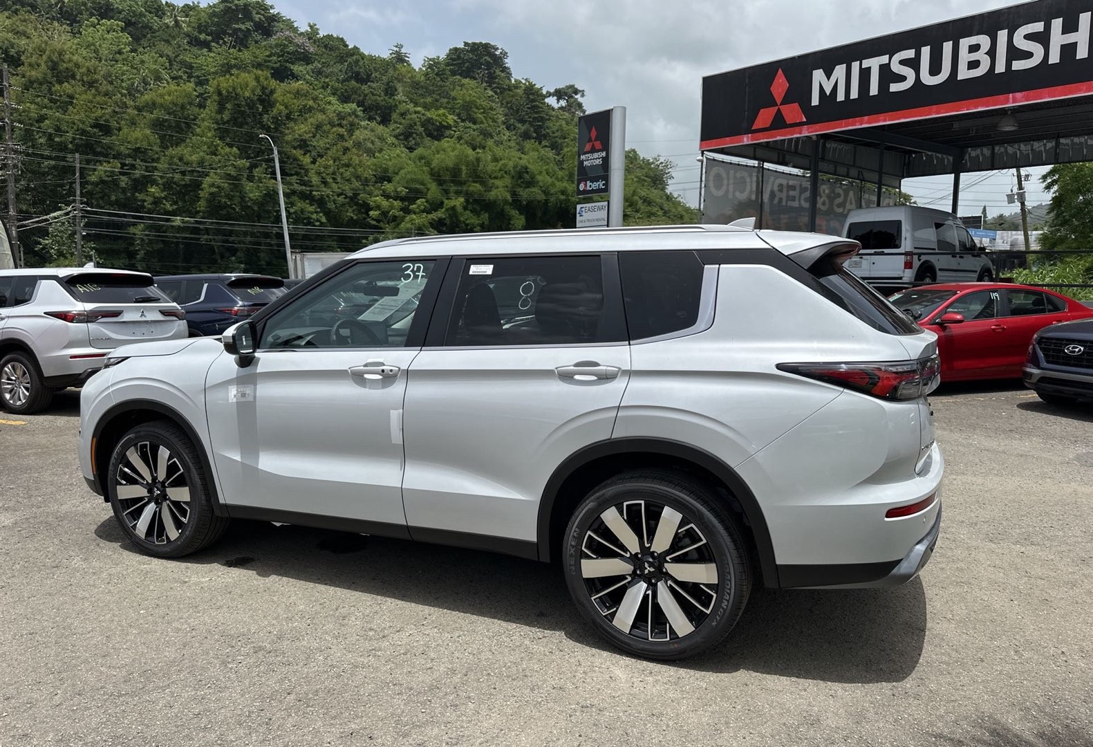 https://assets.dealerappcenter.com/dealergroups/66/vehicles/289398/SN0PFb.jpg