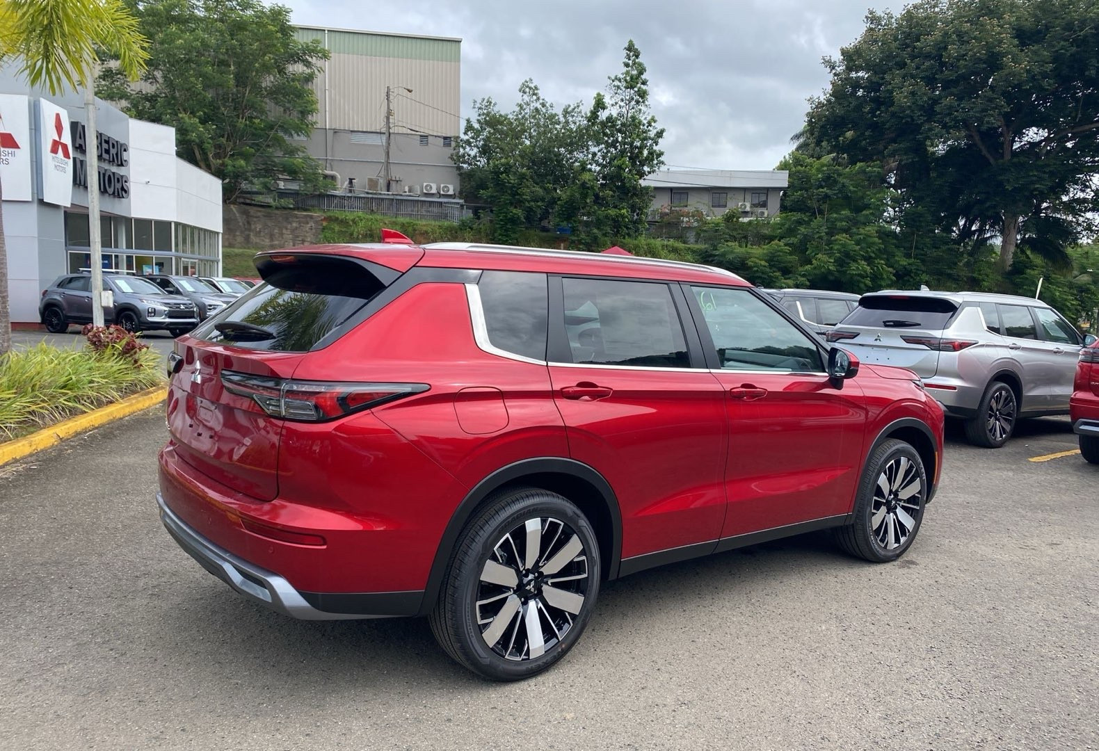 https://assets.dealerappcenter.com/dealergroups/66/vehicles/292347/bJhNVR.jpg