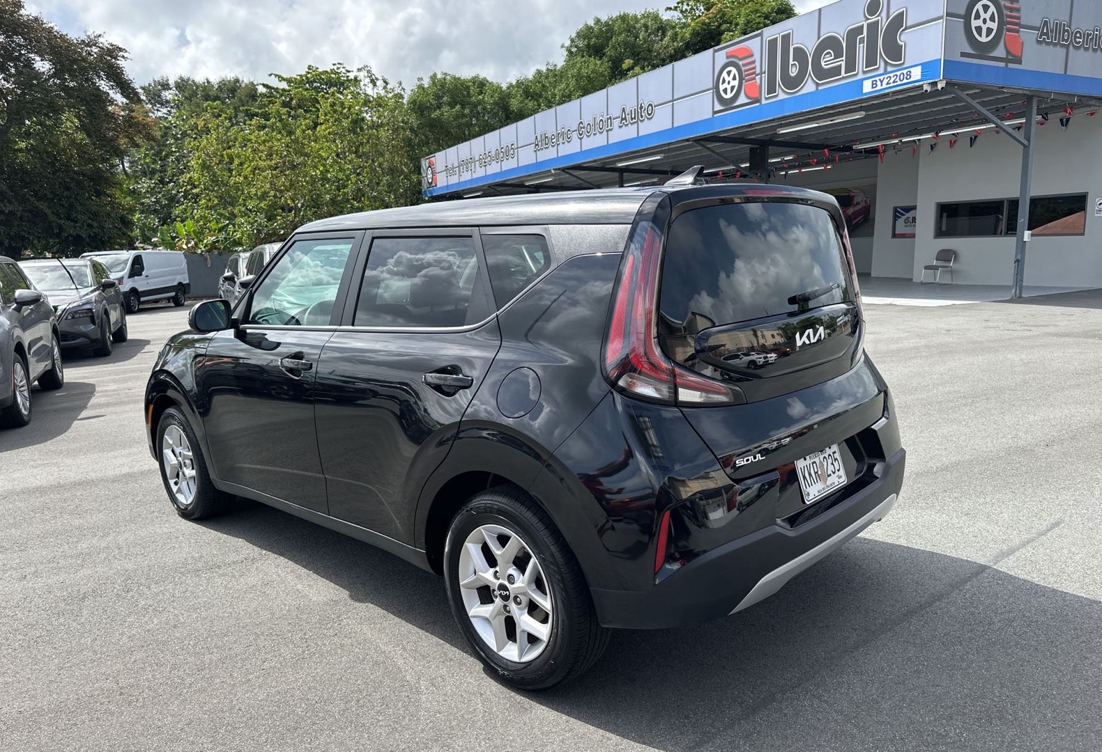 https://assets.dealerappcenter.com/dealergroups/66/vehicles/295046/64Bvri.jpg