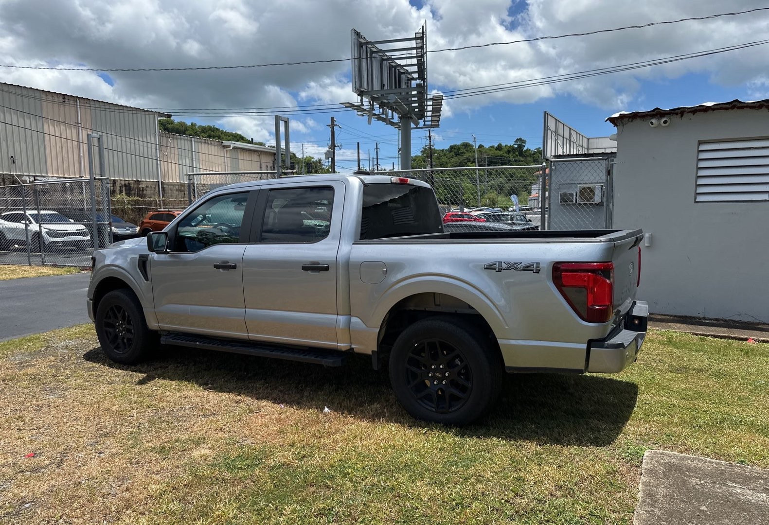 https://assets.dealerappcenter.com/dealergroups/66/vehicles/296417/YzGanS.jpg