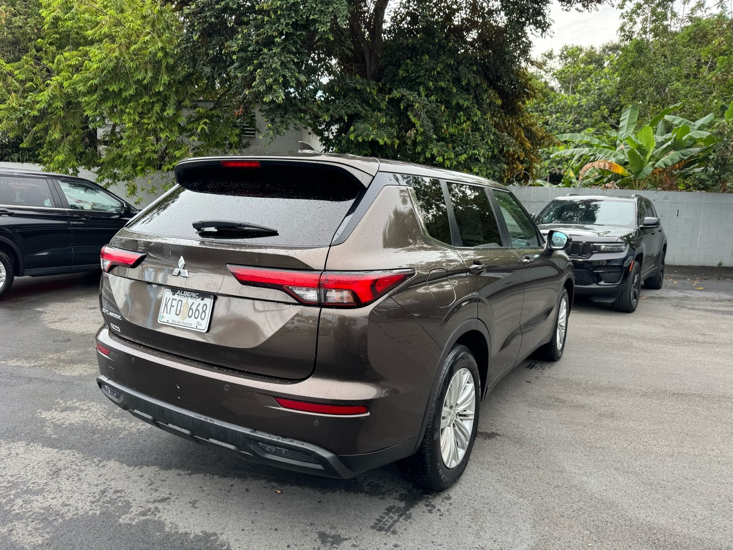 2024 Mitsubishi Outlander ES photo 2