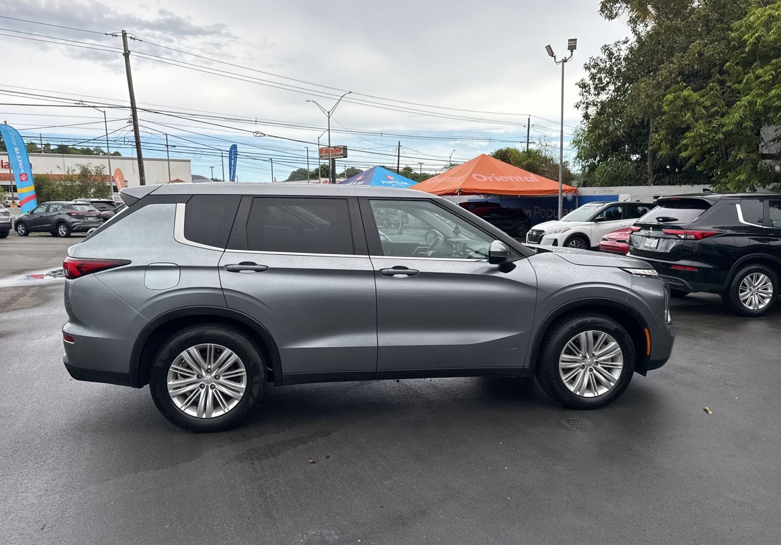 2024 Mitsubishi Outlander ES photo 4