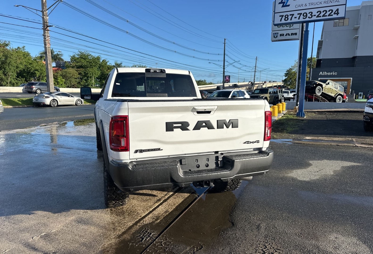https://assets.dealerappcenter.com/dealergroups/66/vehicles/316827/3NkqrI.jpg
