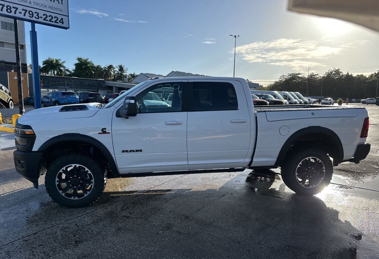 https://assets.dealerappcenter.com/dealergroups/66/vehicles/316827/VtdRC0.jpg