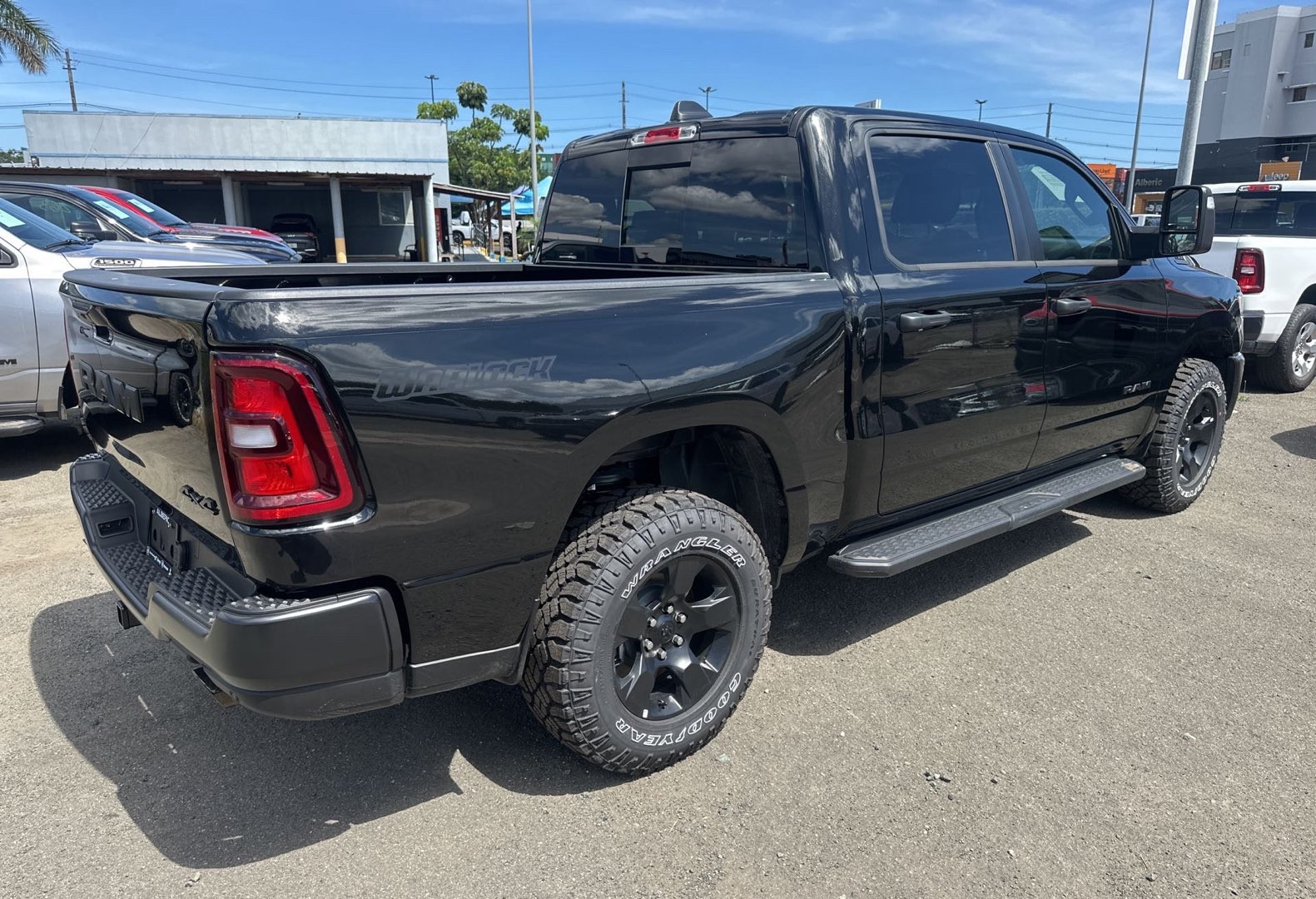 https://assets.dealerappcenter.com/dealergroups/66/vehicles/322674/BRJbLM.jpg