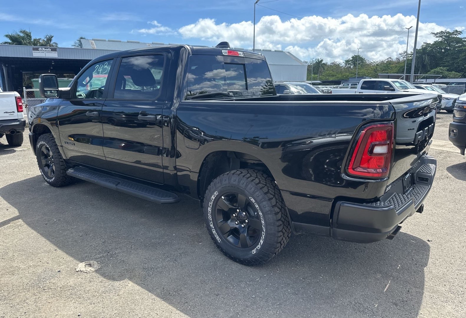 https://assets.dealerappcenter.com/dealergroups/66/vehicles/322674/P0pPQg.jpg