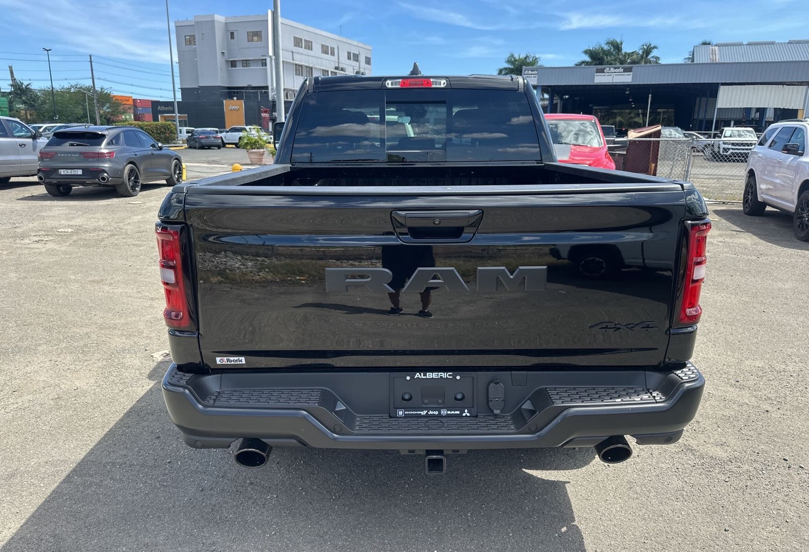 https://assets.dealerappcenter.com/dealergroups/66/vehicles/322674/mb0R9P.jpg