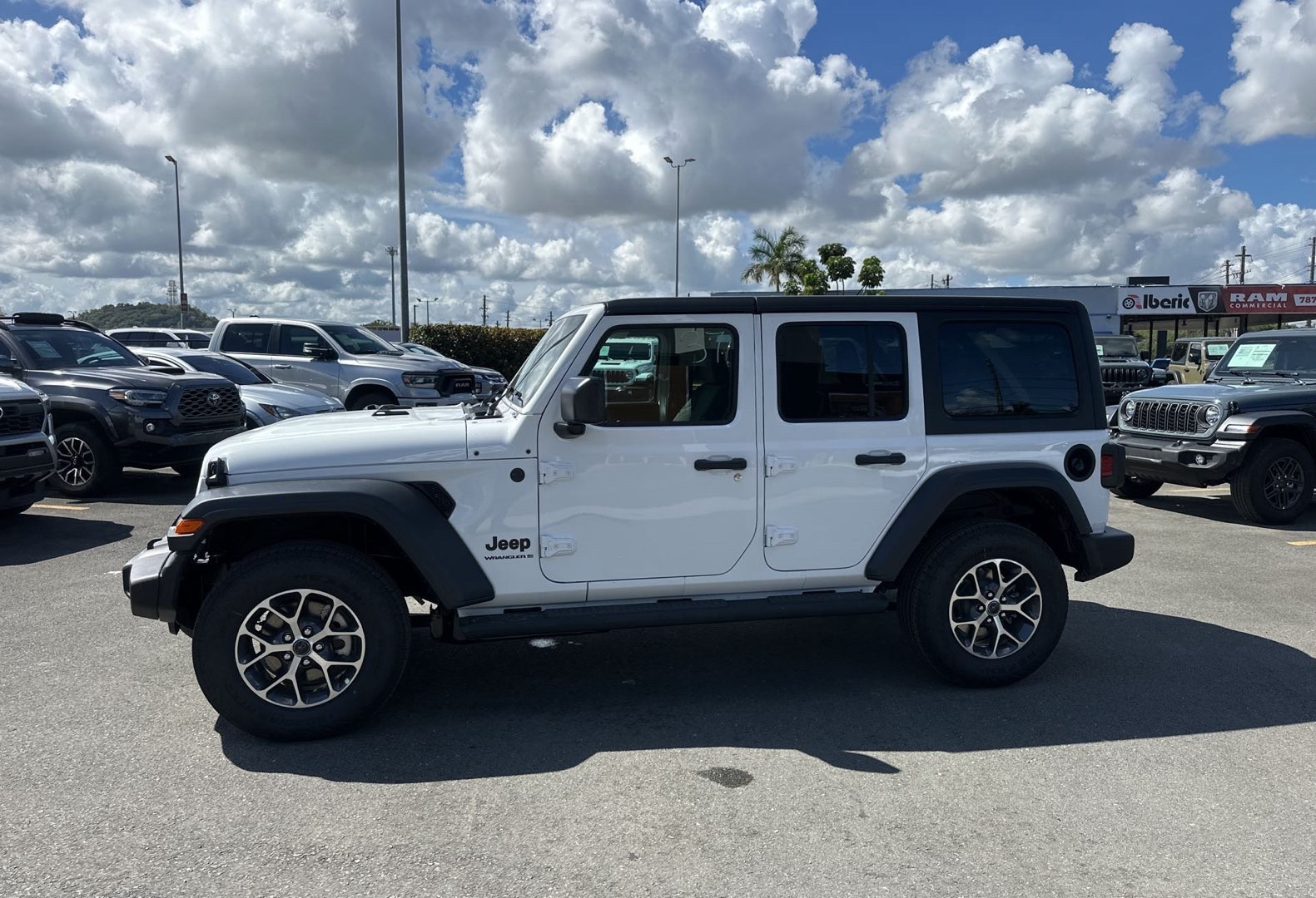 https://assets.dealerappcenter.com/dealergroups/66/vehicles/328223/n1dalW.jpg
