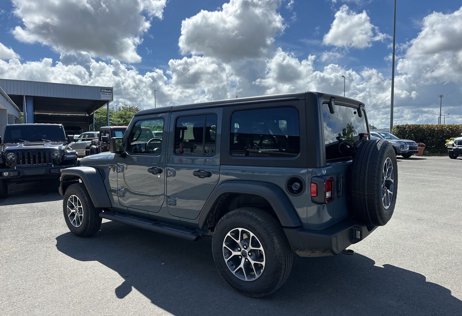https://assets.dealerappcenter.com/dealergroups/66/vehicles/328227/2bIP87.jpg