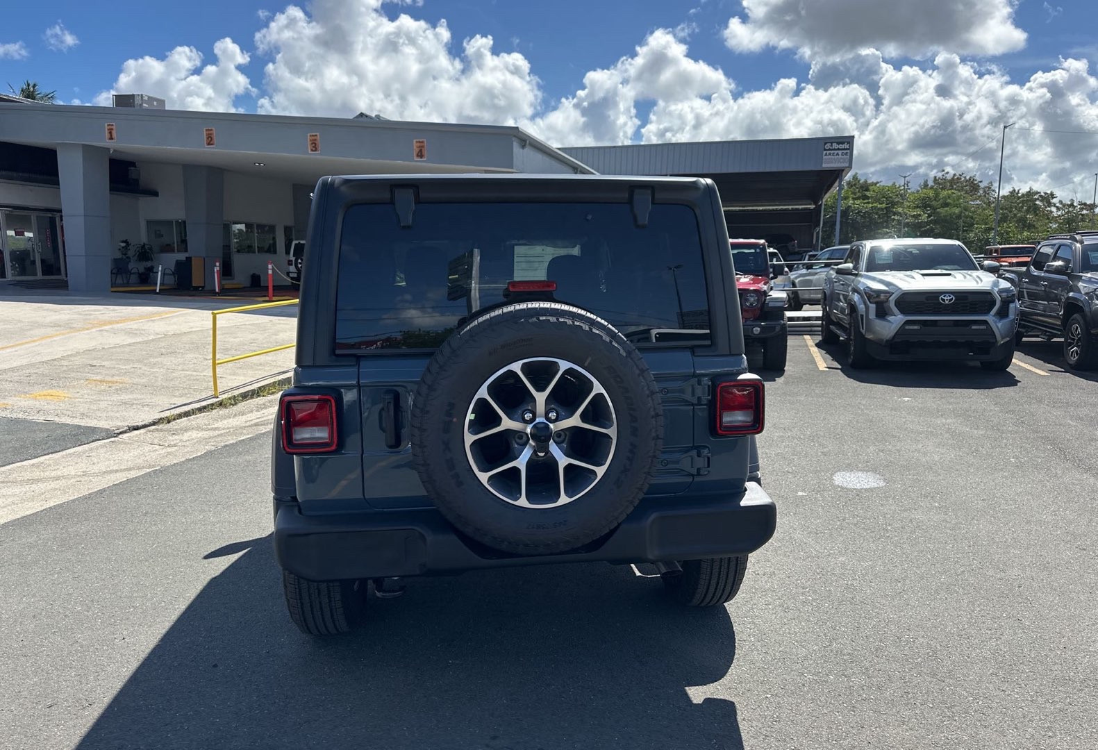 https://assets.dealerappcenter.com/dealergroups/66/vehicles/328227/GfiG1w.jpg