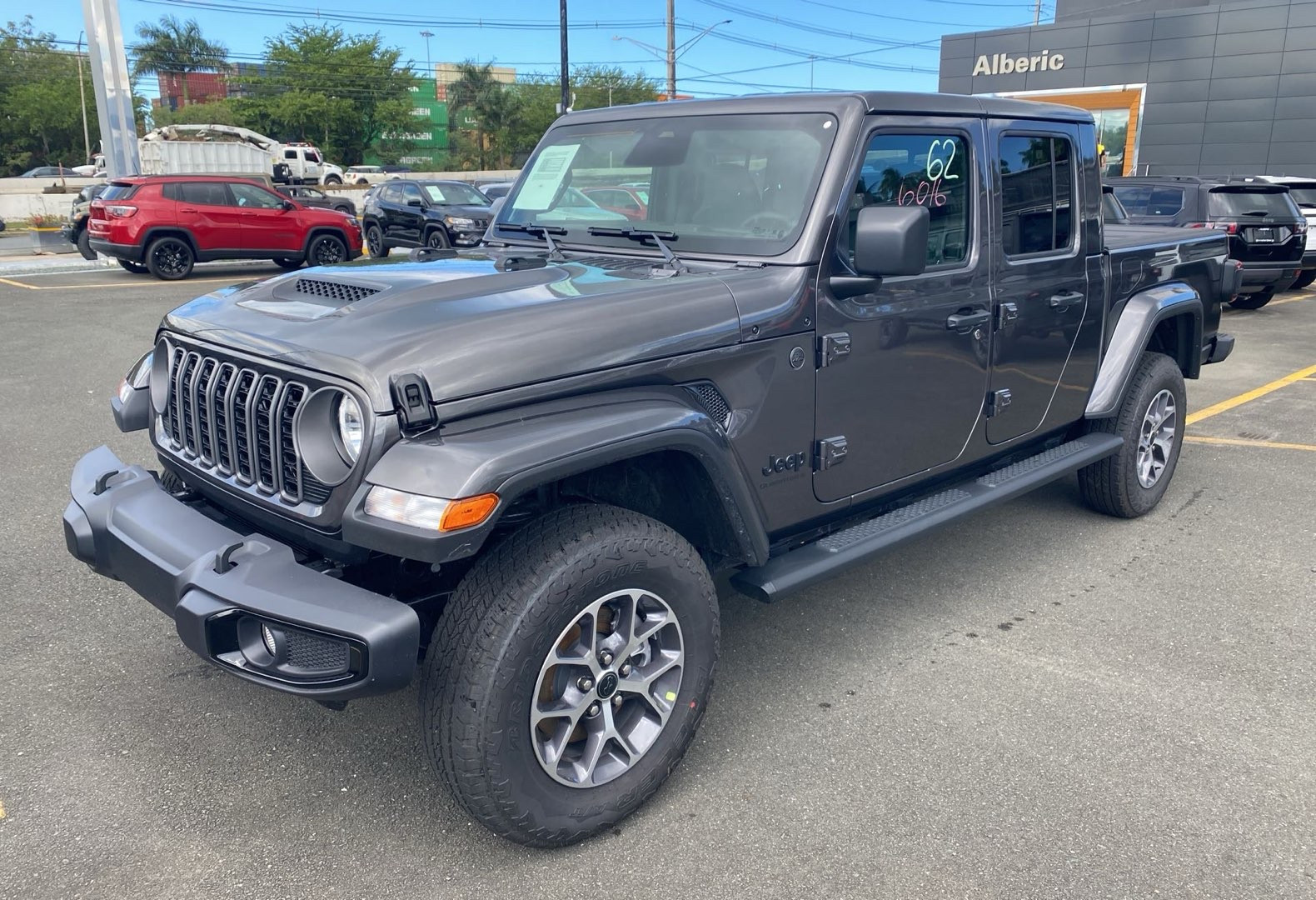 2026 Jeep Gladiator Sport S Auto's photo